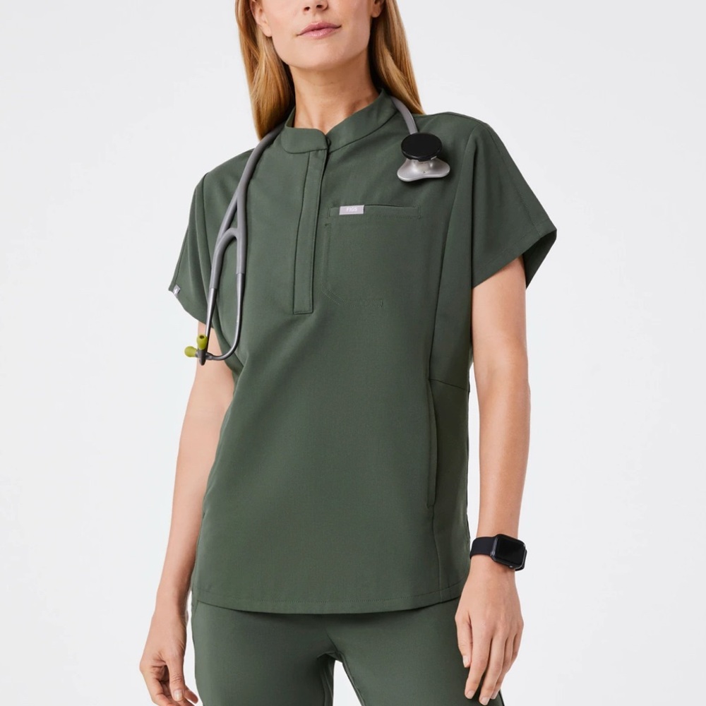 FIGS Montez Scrub Top